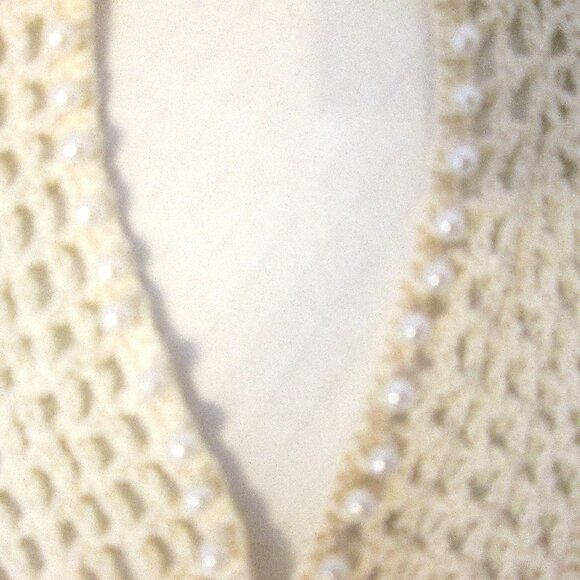 Vtg Victorian style crocheted pearl lined dress collar with pearl button closure - Picture 6 of 13